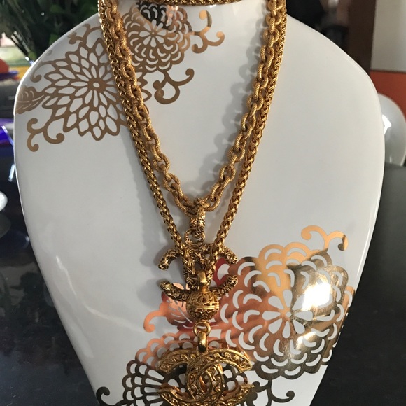 NFS AUTHENTIC Chanel Necklaces - Picture 2 of 3